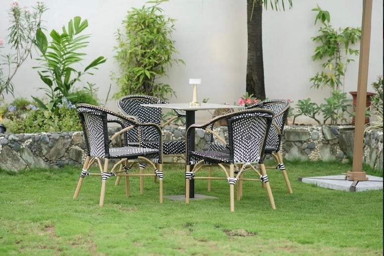 Honey Suite Room Inside Bee Cafe Cebu At Ayala Area Exterior foto