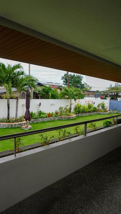 Honey Suite Room Inside Bee Cafe Cebu At Ayala Area Exterior foto